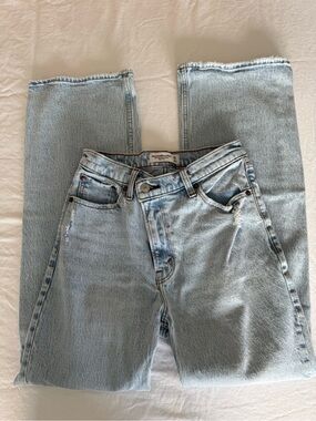 Abercrombie The 90’s Relaxed Jean High Rise Crisscross waist